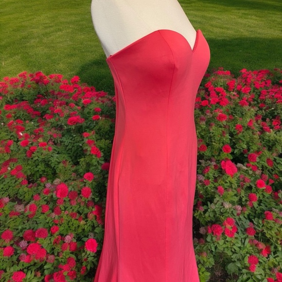 Royal Queen Sweetheart Neckline Strapless Evening Gown Size 12 Coral Pink - Picture 7 of 16